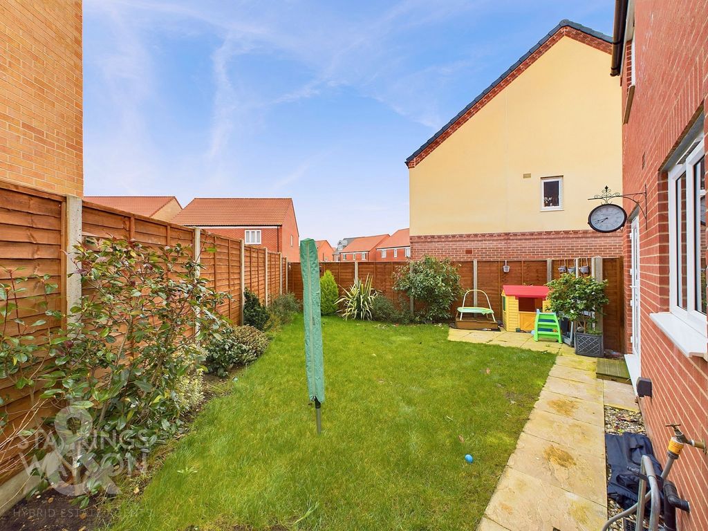 3 bed detached house for sale in Harrier Way, Diss IP22, £315,000