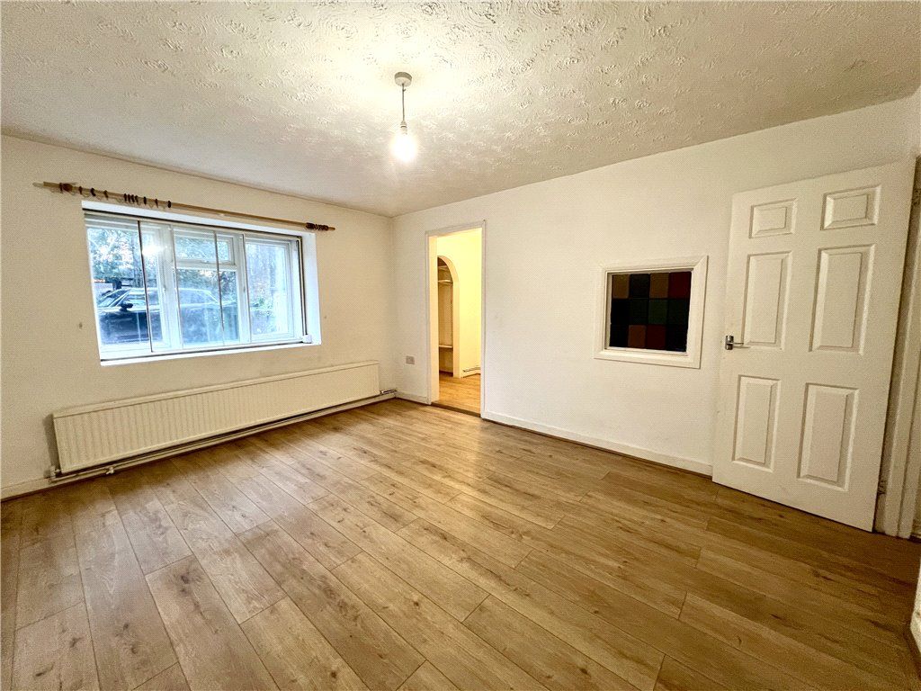 1 bed flat for sale in Stoke Road, Guildford, Surrey GU1, £259,000