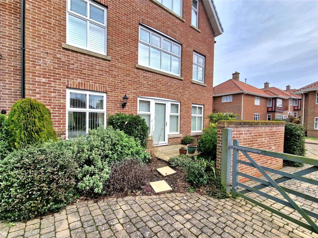 2 bed flat for sale in Barclay Mews, Cromer NR27, £240,000
