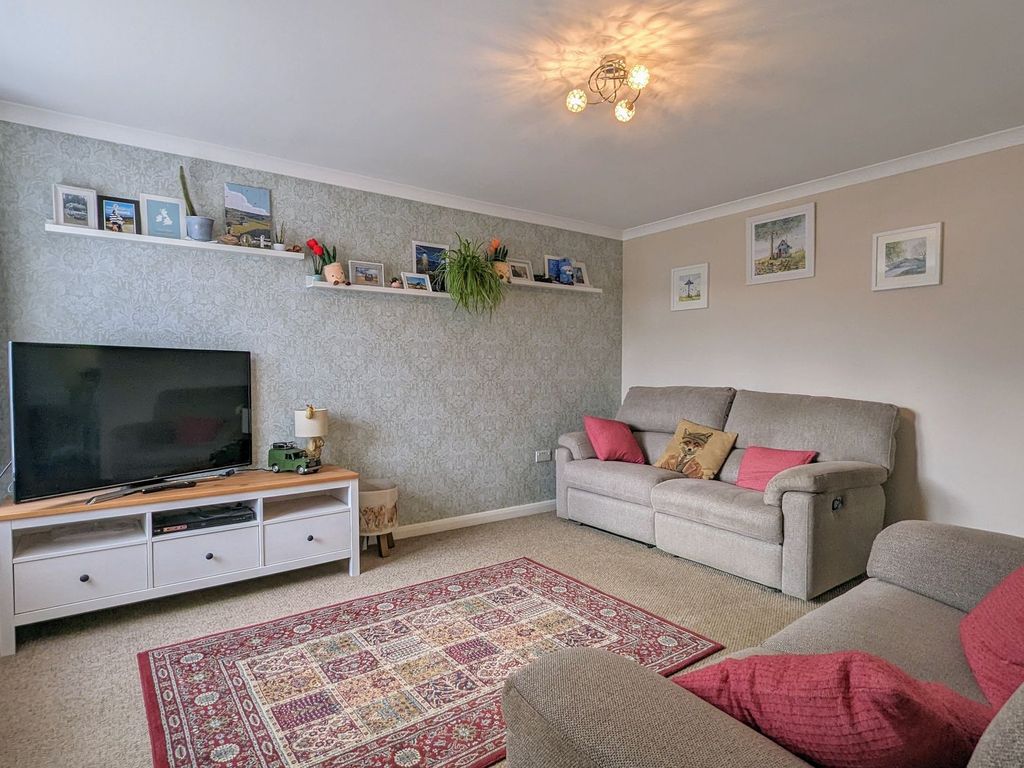 3 bed end terrace house for sale in Rectory Orchard, Lavendon MK46, £300,000