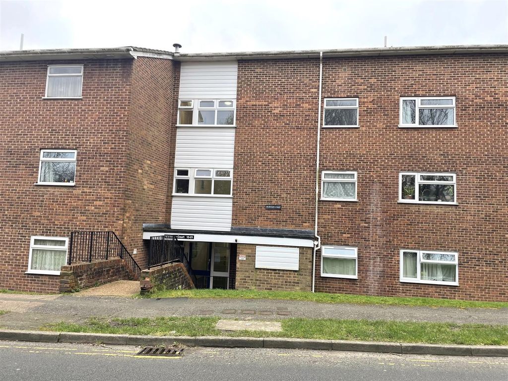 1 bed flat to rent in Black Path, Polegate BN26, £775 pcm