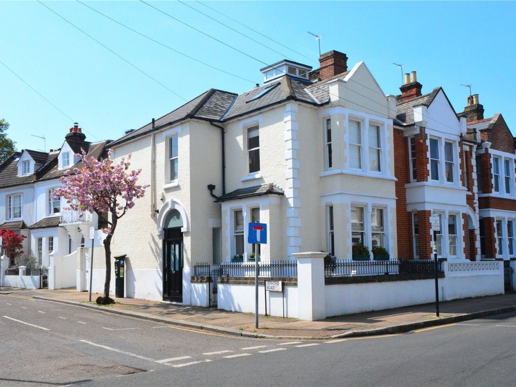 2 bed end terrace house for sale in Haldon Road, Putney, London SW18, £725,000