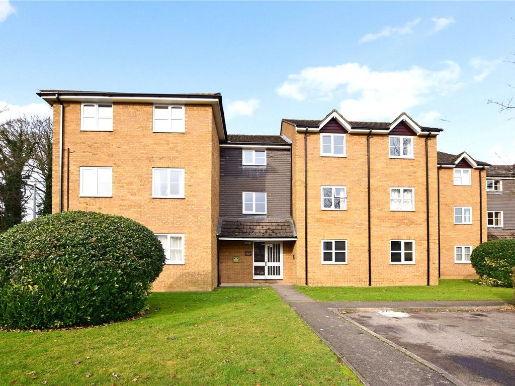 1 bed flat for sale in Tennyson Avenue, Houghton Regis, Dunstable, Bedfordshire LU5, £140,000