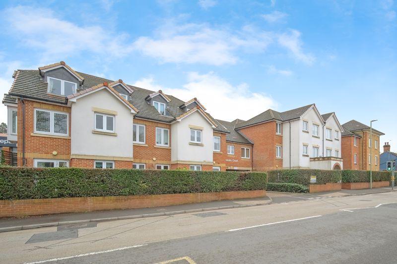 1 bed flat for sale in Reeves Court, Camberley GU15, £130,000