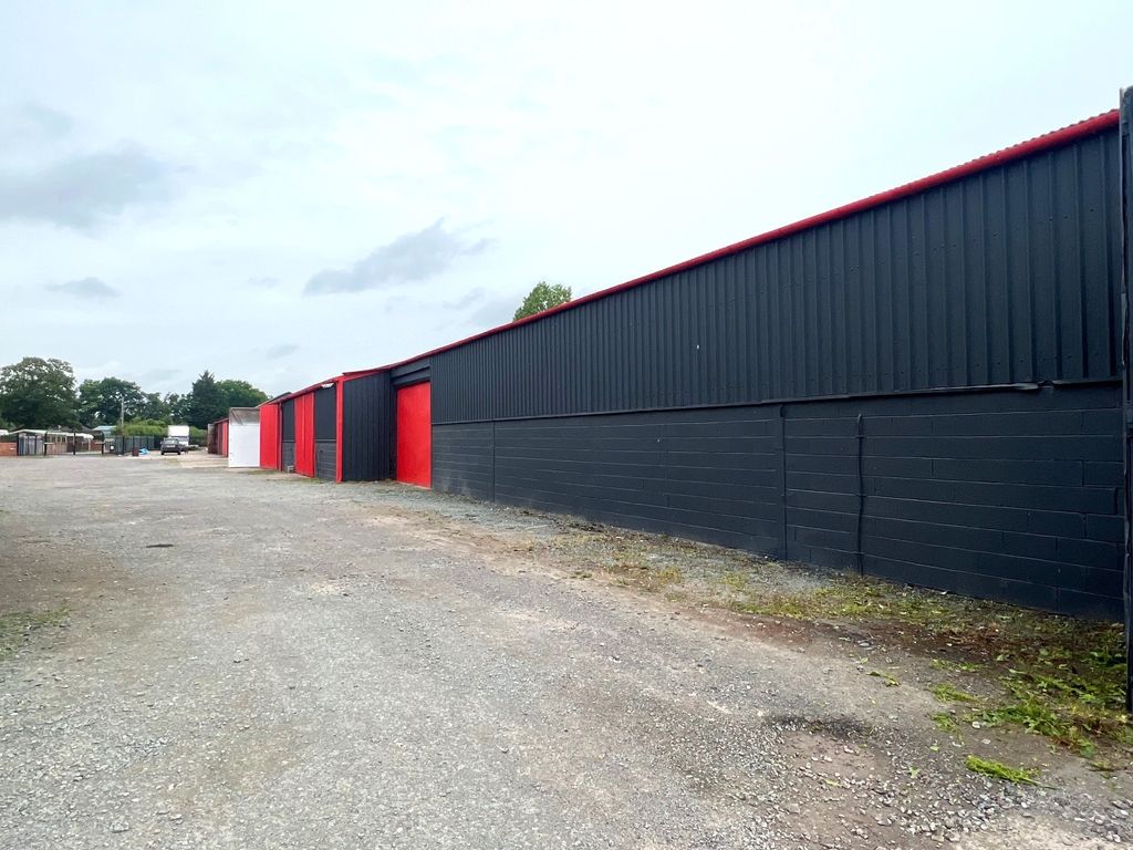 Warehouse to let in Pentre Industrial Estate, Pentre SY4, £24,700 pa