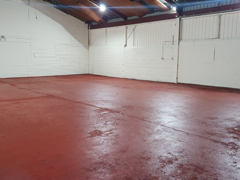 Light industrial to let in Pentre Industrial Estate, Pentre SY4, £16,640 pa