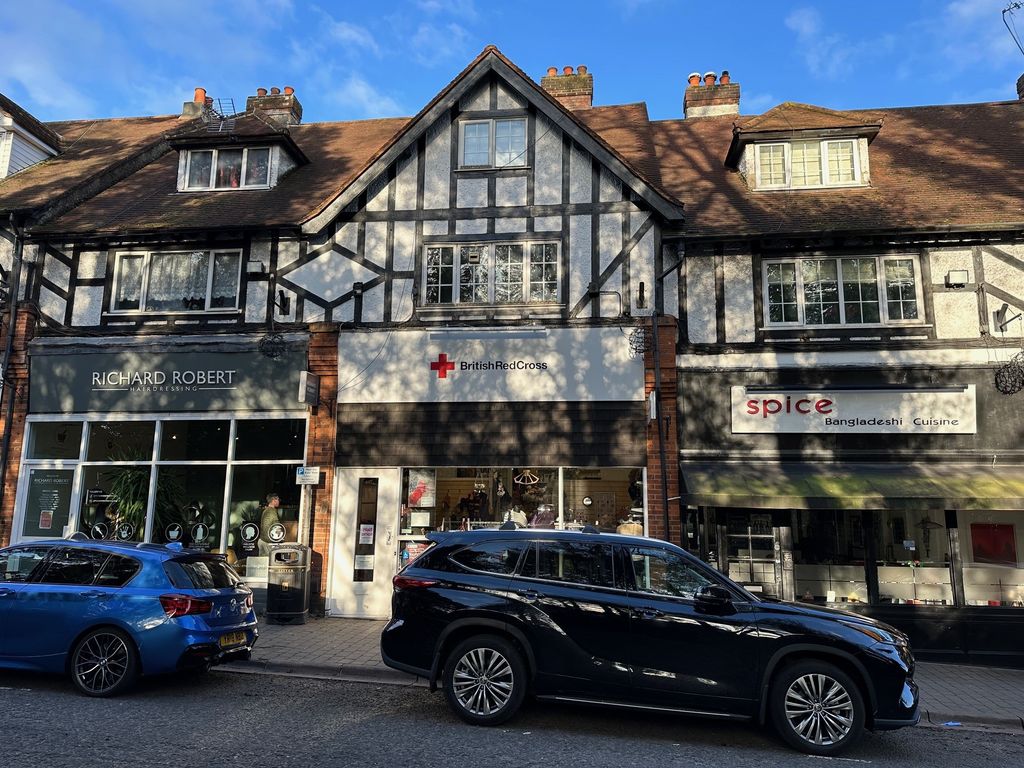 Retail premises to let in 11 Market Place, Chalfont St. Peter, Gerrards Cross, Buckinghamshire SL9, £20,000 pa