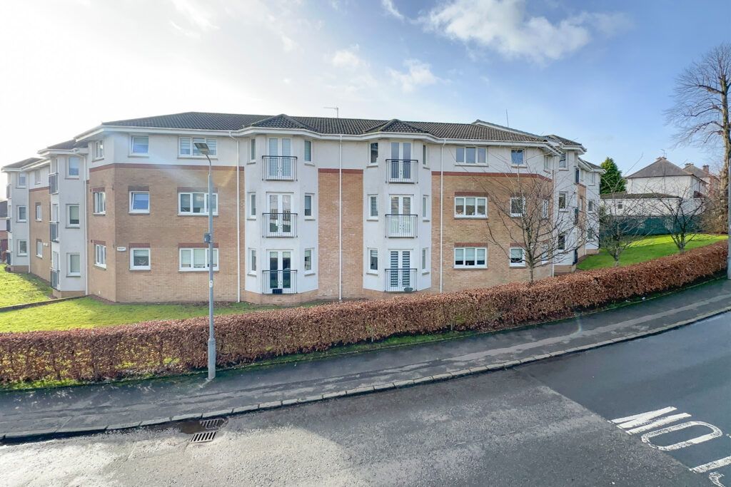 3 bed flat for sale in Milton Mains Road, Clydebank G81, £149,000