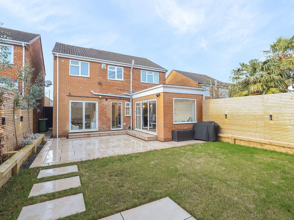 4 bed detached house for sale in Bowland Drive, Walton S42, £425,000