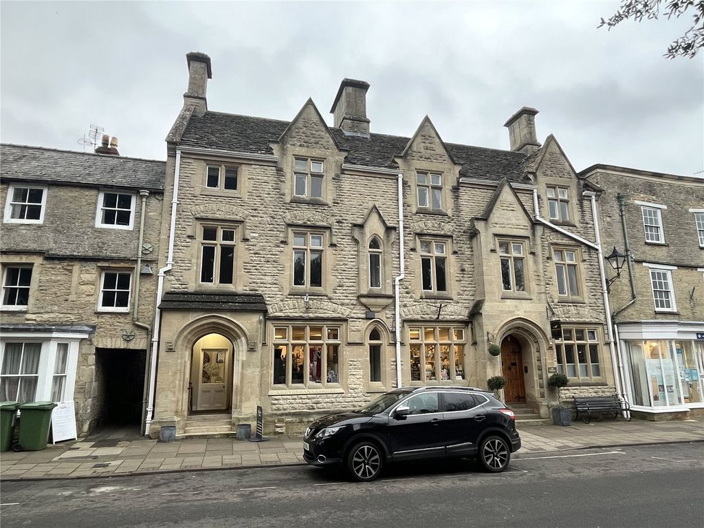 1 bed flat for sale in High Street, Fairford, Gloucestershire GL7, £275,000