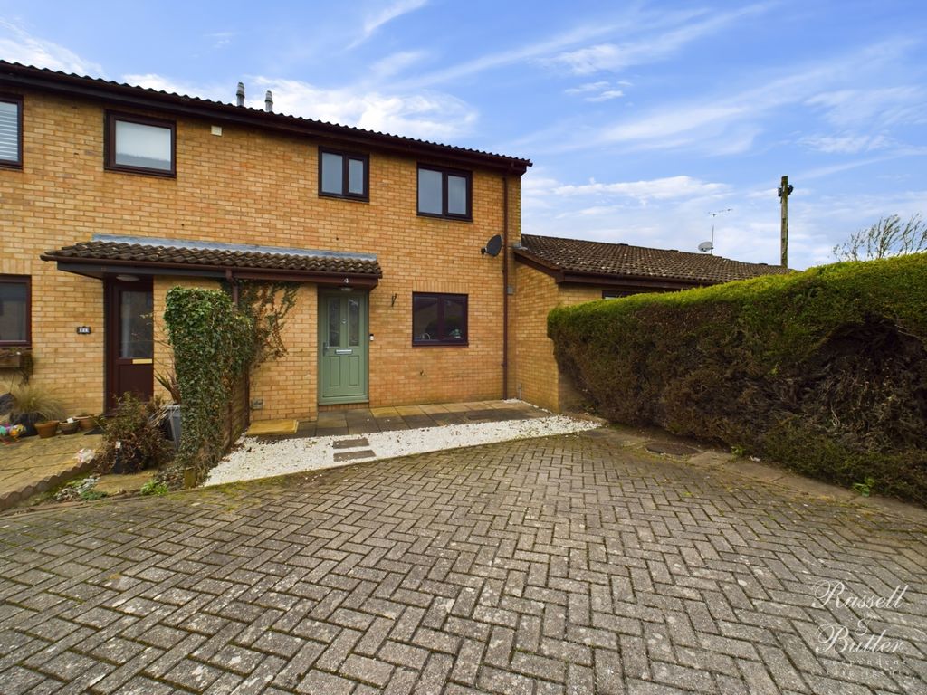3 bed terraced house for sale in Glebe Close, Maids Moreton, Buckingham MK18, £290,000