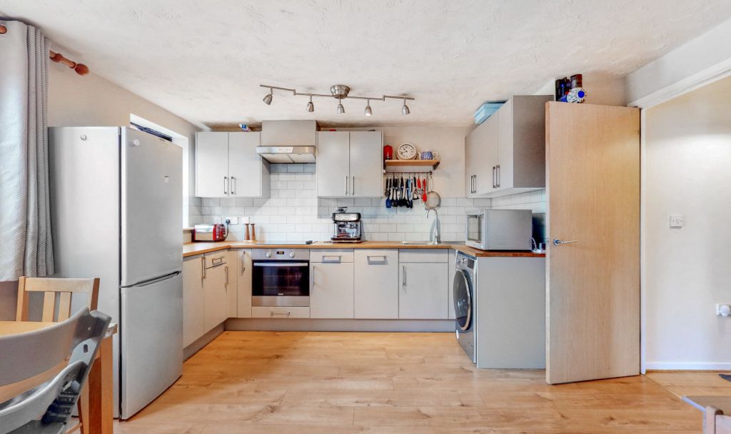 2 bed flat for sale in Somerset Hall, London N17, £154,000