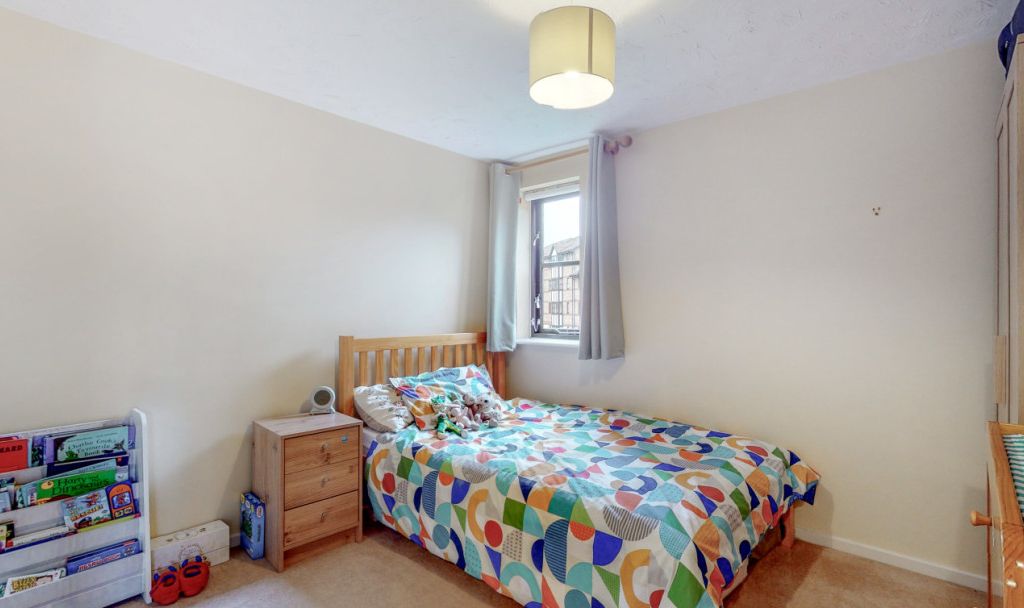 2 bed flat for sale in Somerset Hall, London N17, £154,000