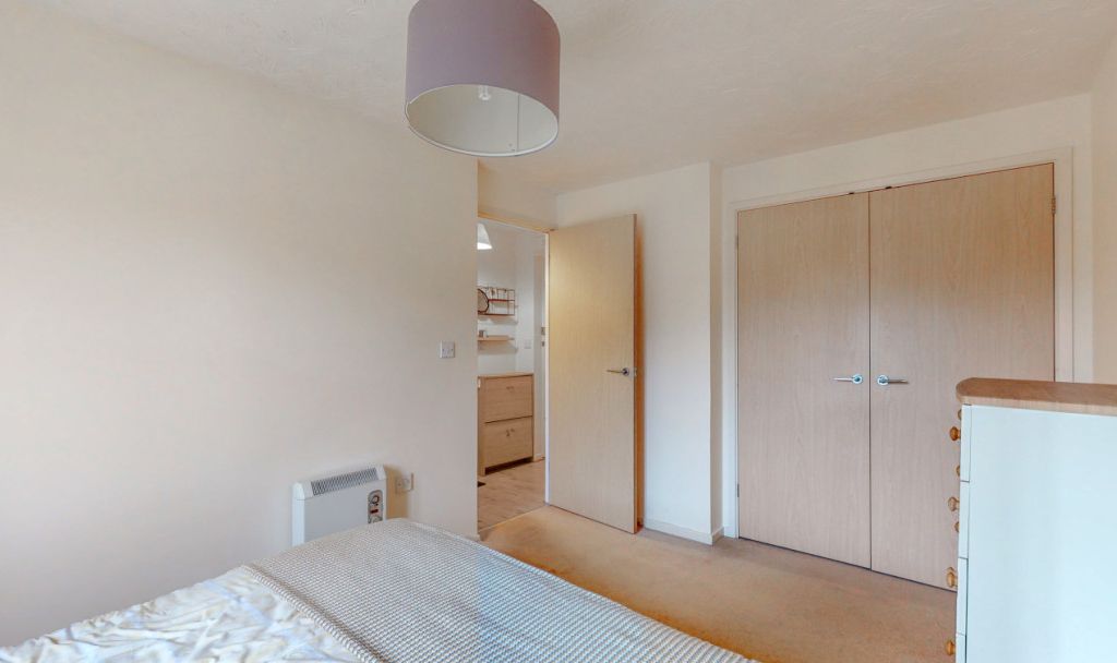 2 bed flat for sale in Somerset Hall, London N17, £154,000