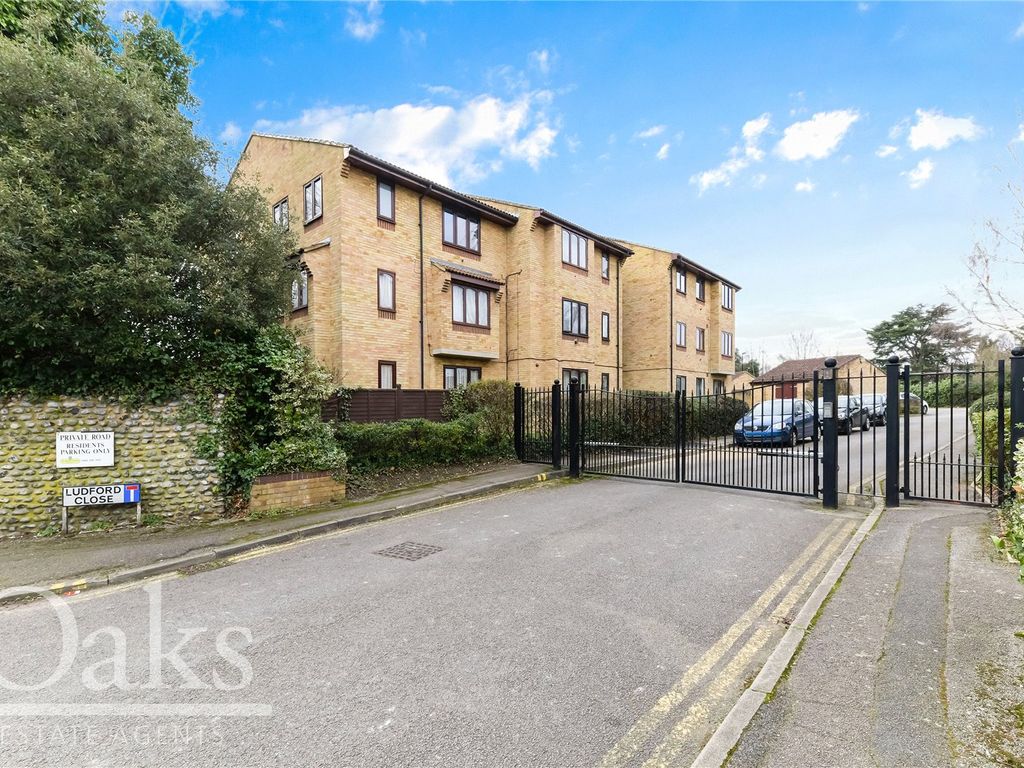 2 bed flat for sale in Ludford Close, Croydon CR0, £325,000