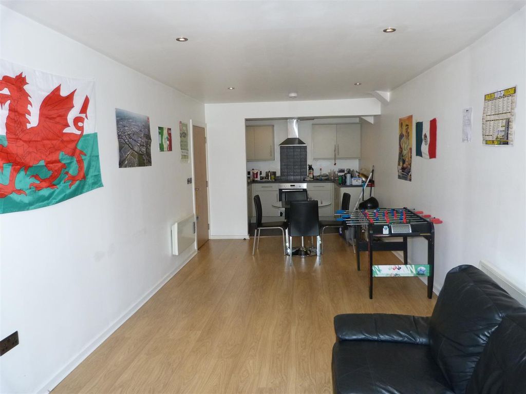 3 bed flat to rent in St. Mary Street, Cardiff CF10, £1,350 pcm