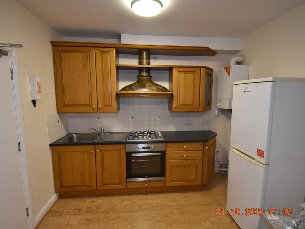 2 bed flat to rent in Newport Road, Roath, Cardiff CF24, £1,200 pcm