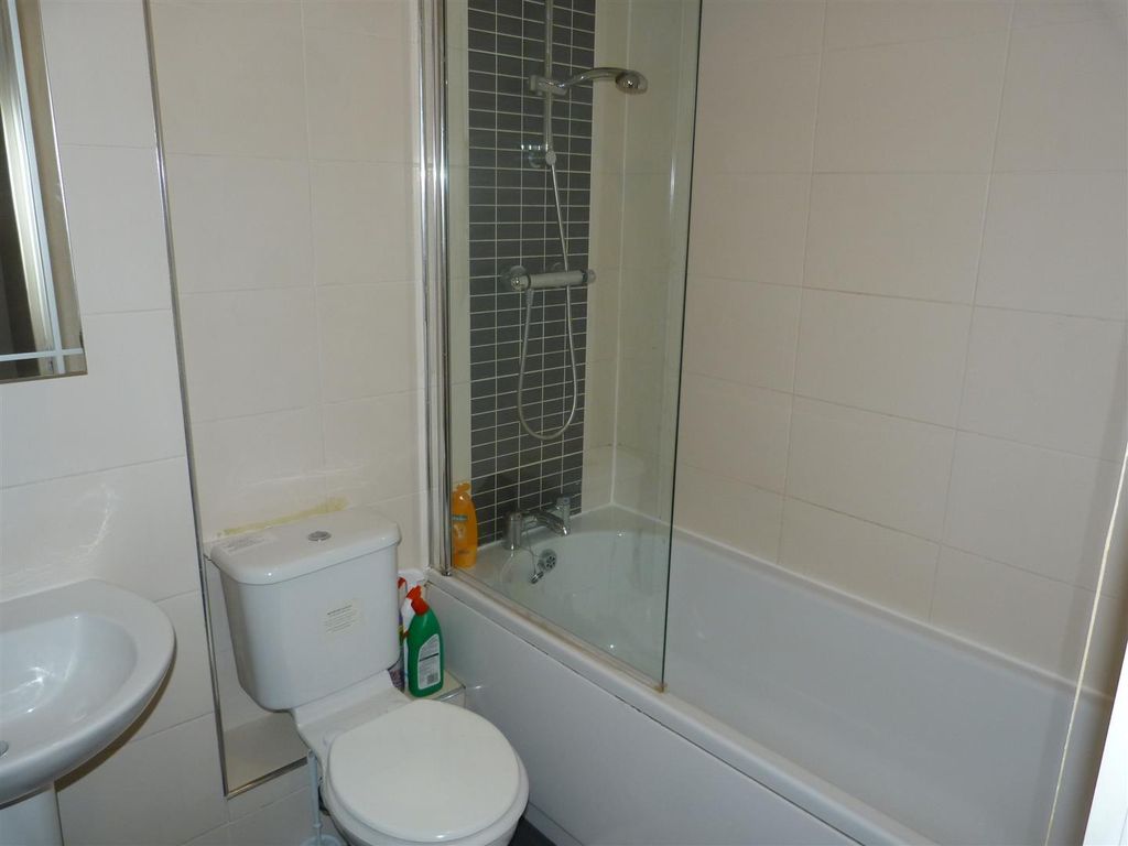 3 bed flat to rent in St. Mary Street, Cardiff CF10, £1,350 pcm