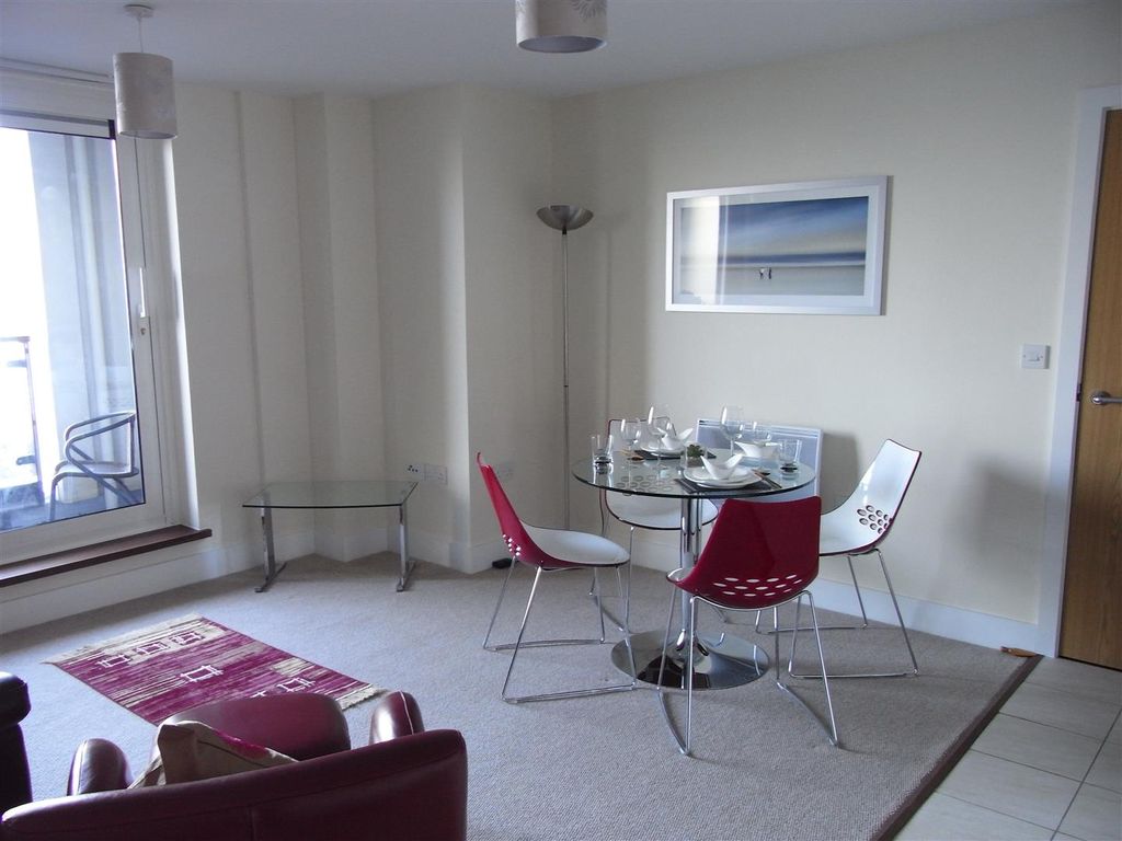 2 bed flat to rent in Ferry Court, Cardiff CF11, £1,050 pcm