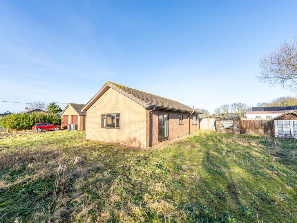 2 bed bungalow for sale in Sandy Lane, Anderby PE24, £300,000