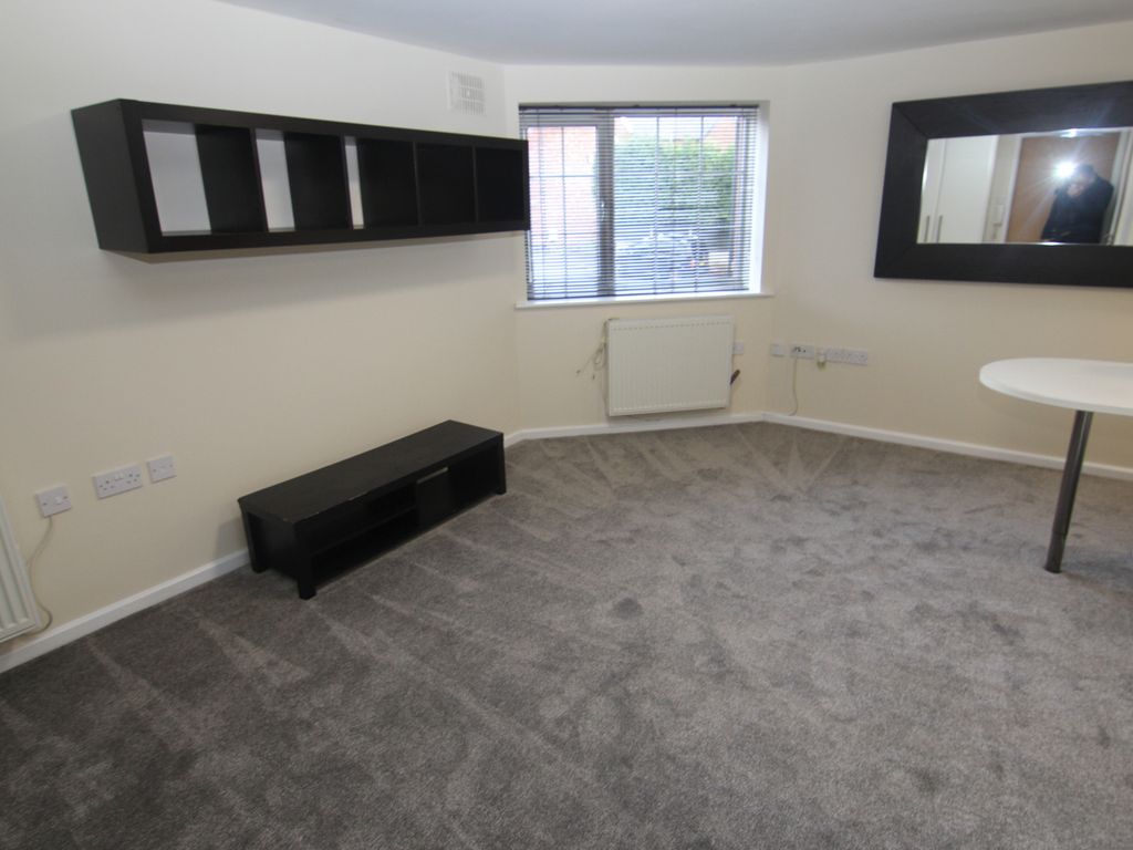 2 bed flat to rent in Clarence Street, Stalybridge SK15, £850 pcm