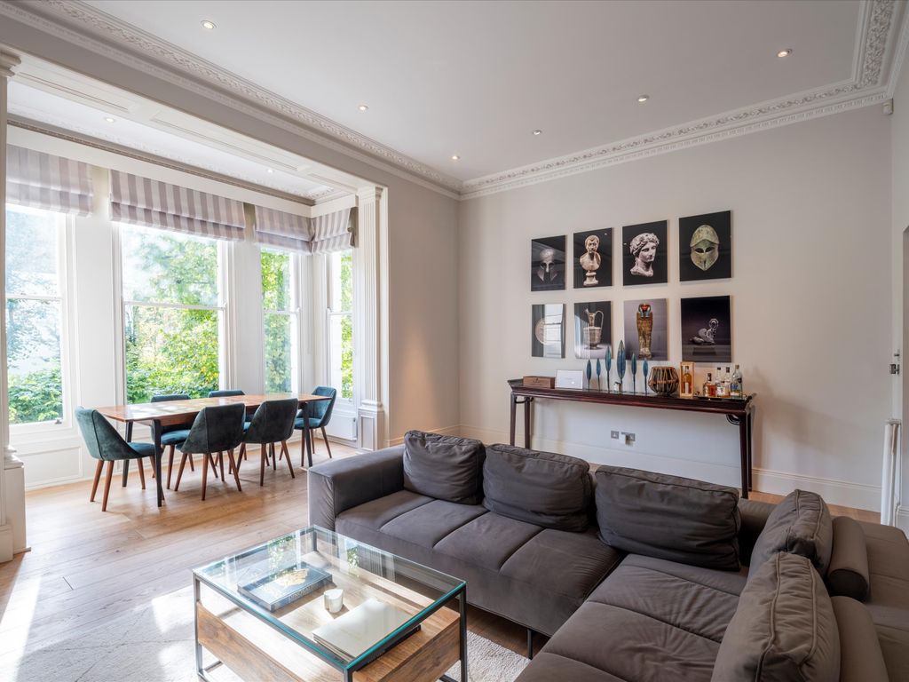 3 bed flat for sale in Spencer Court, St John's Wood NW8, £3,495,000