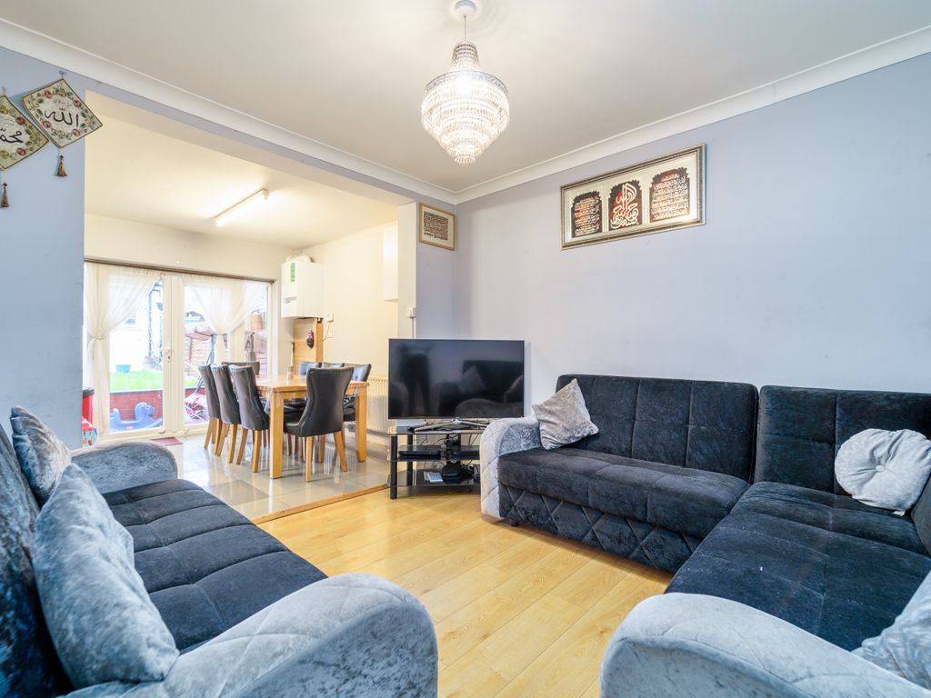 5 bed terraced house for sale in Burnside Crescent, Wembley HA0, £675,000