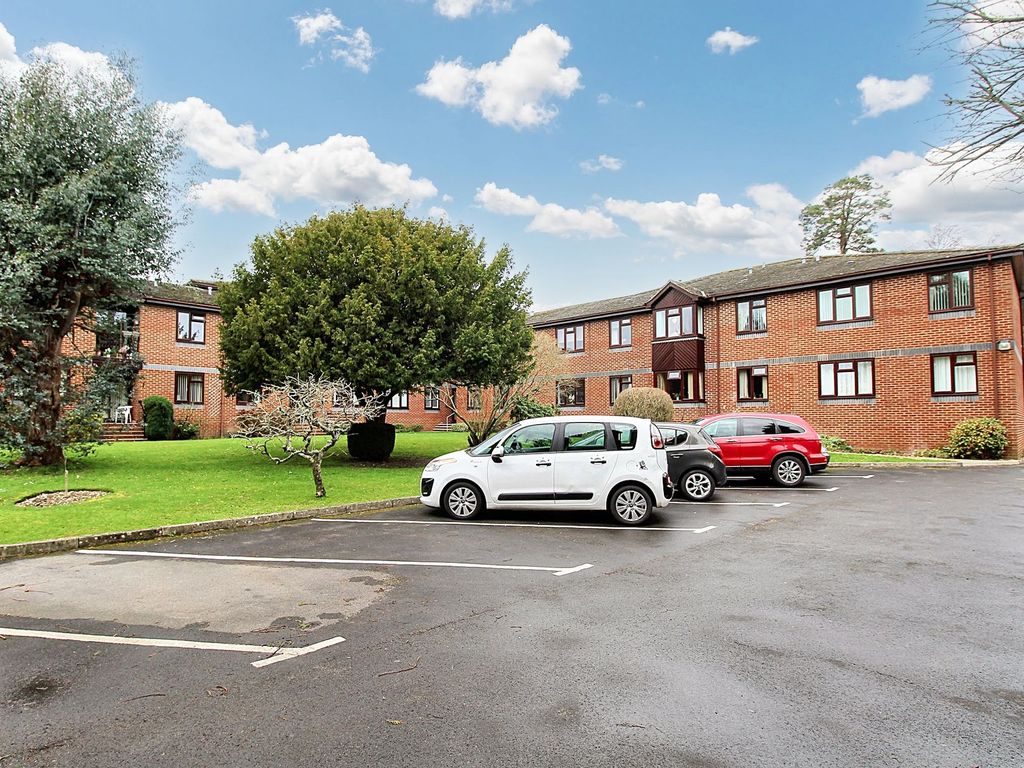 1 bed flat for sale in 80 Thornhill Park Road, Thornhill Park SO18, £90,000