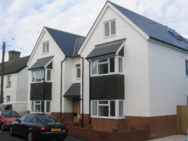 2 bed flat to rent in New Street, Crawley RH10, £1,350 pcm