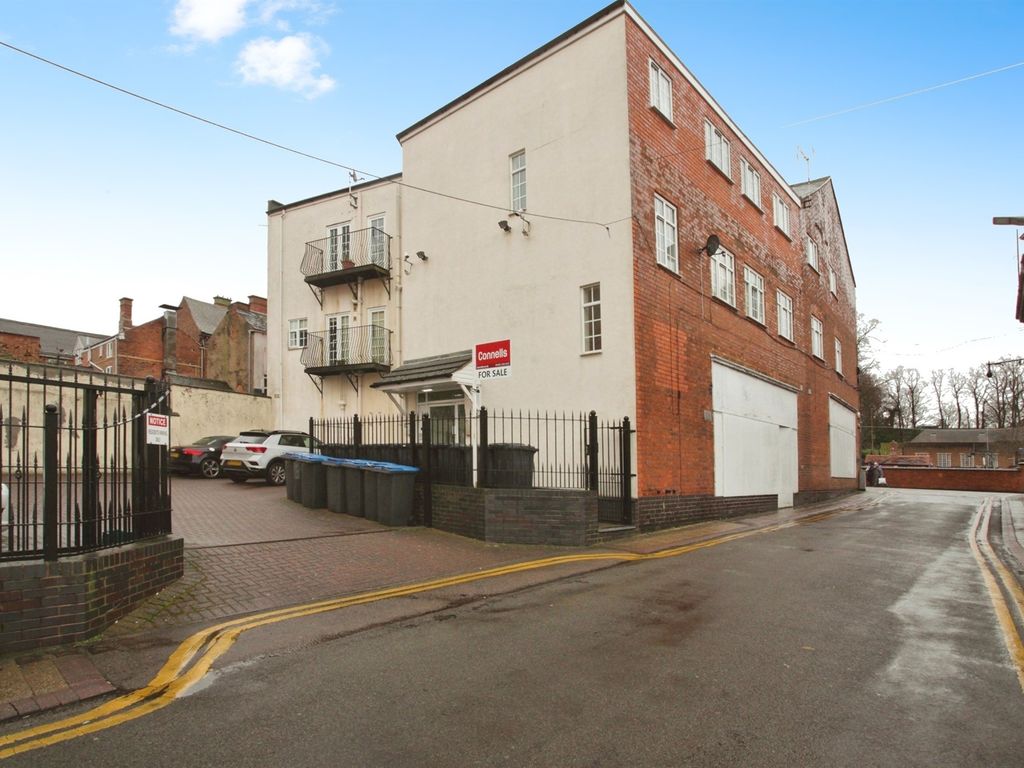 2 bed flat for sale in The Horsefair, Hinckley LE10, £140,000
