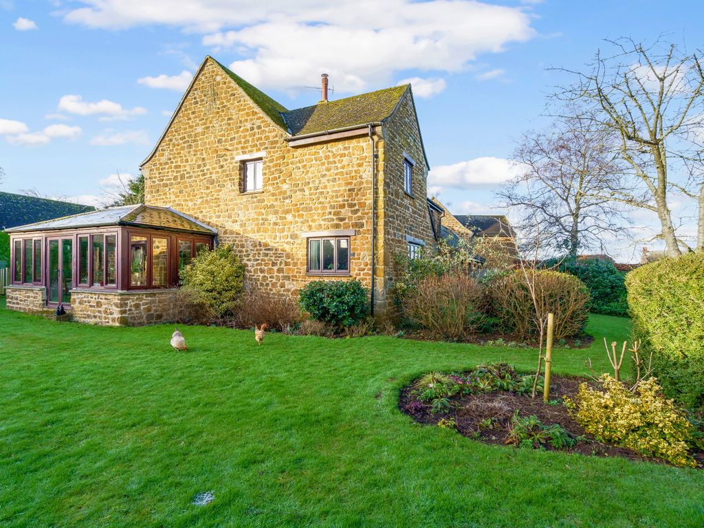 4 bed detached house for sale in Duns Tew Road, Hempton OX15, £895,000