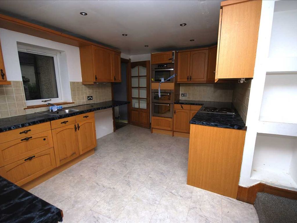 3 bed semi-detached house for sale in Howgate, Kilwinning KA13, £87,500
