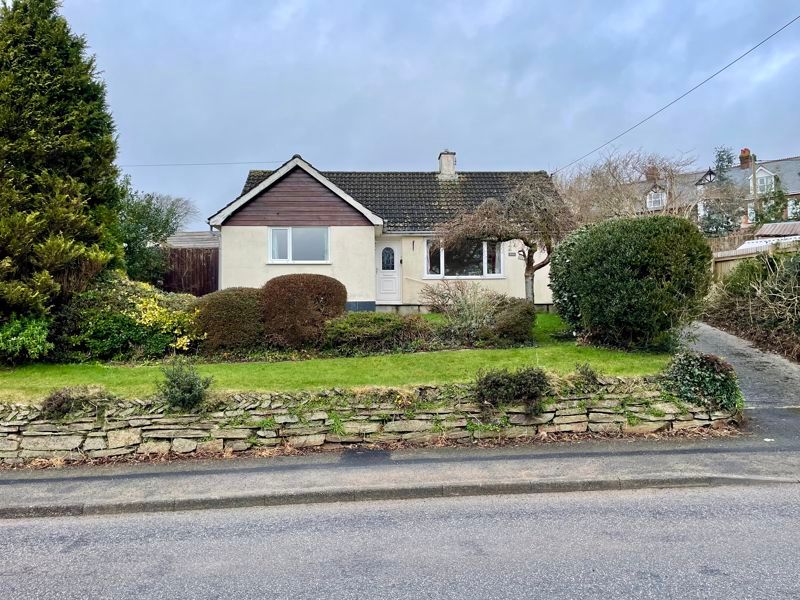 3 bed bungalow for sale in Crabtree Lane, Bodmin PL31, £265,000