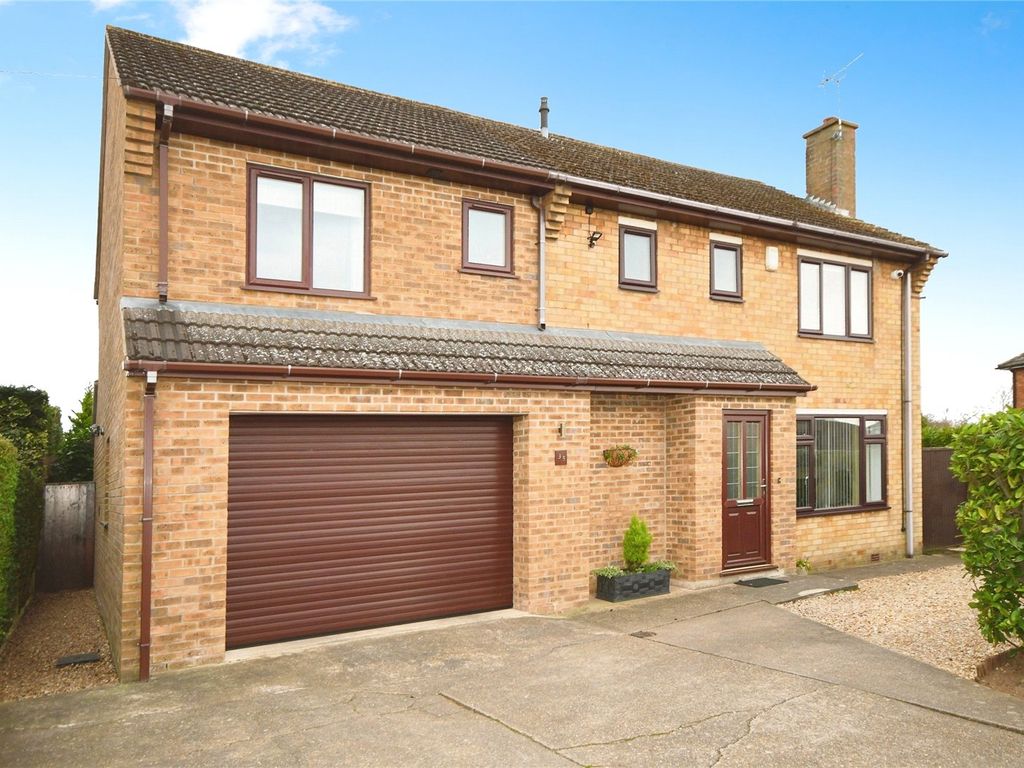 4 bed detached house for sale in Gleedale, North Hykeham, Lincoln, Lincolnshire LN6, £385,000