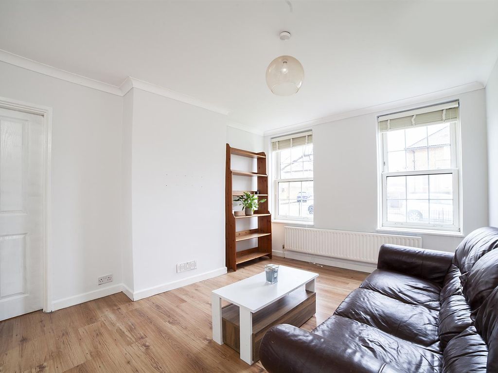 1 bed flat for sale in Harting Road, London SE9, £245,000