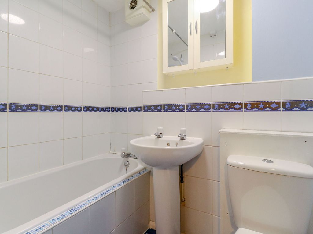 1 bed flat for sale in Manly Dixon Drive, Enfield EN3, £219,995