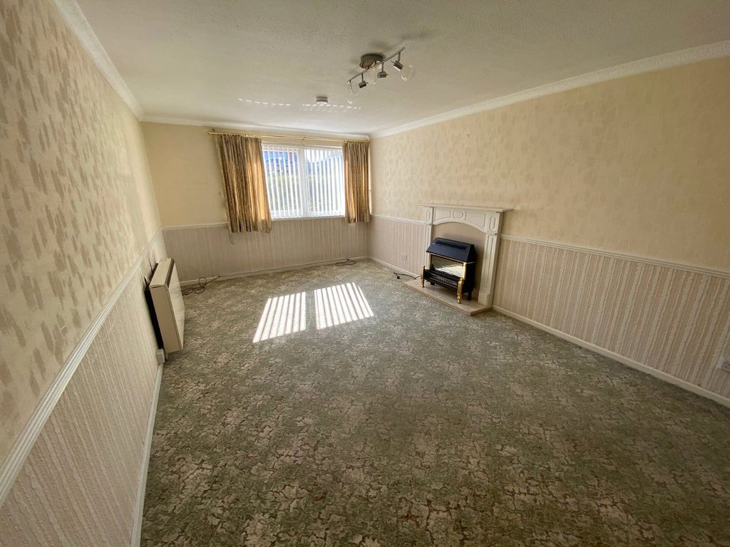 2 bed flat for sale in Windsor Lodge, Windsor Road, Ansdell, Lancashire FY8, £100,000