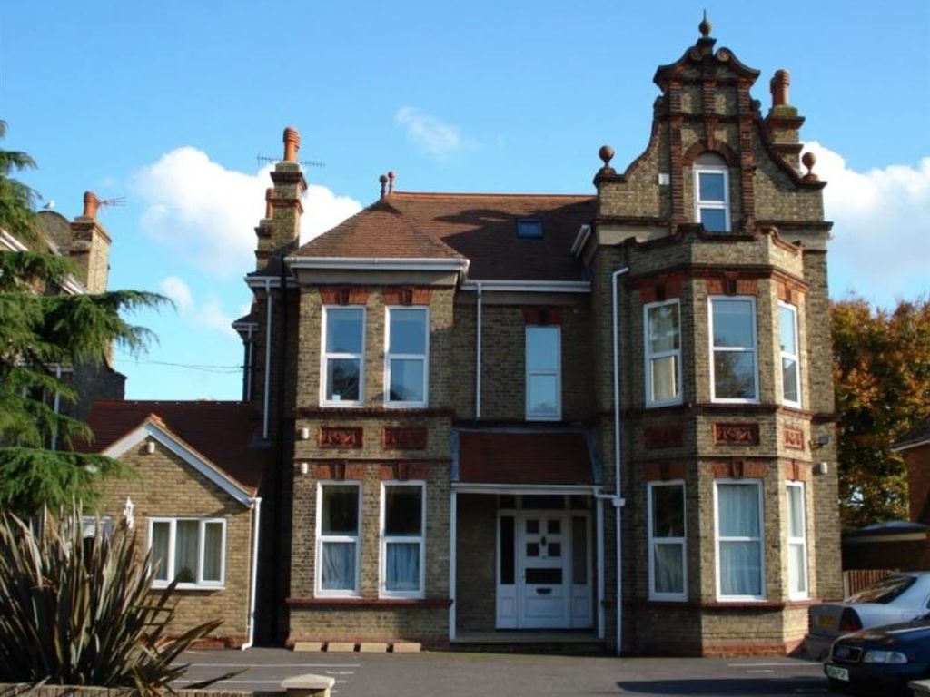 2 bed flat to rent in Callis Court Road, Broadstairs CT10, £975 pcm