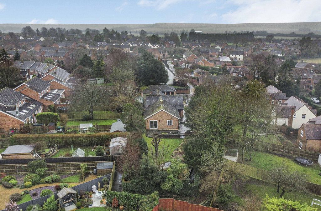 4 bed detached bungalow for sale in Lawson Lane, Chilton OX11, £600,000