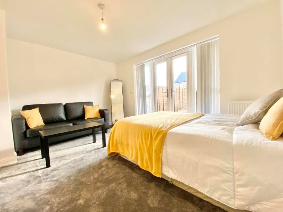 Room to rent in Rowton Lane, Birmingham B5, £700 pcm