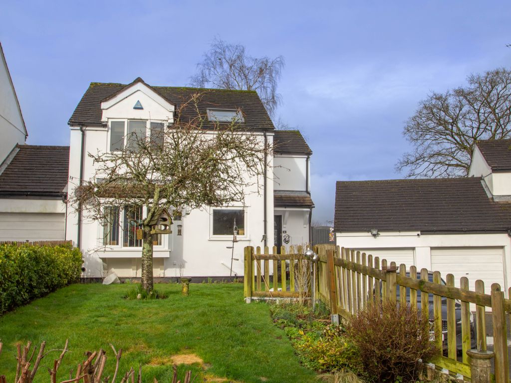 3 bed detached house for sale in Church Park, Horrabridge, Yelverton PL20, £375,000