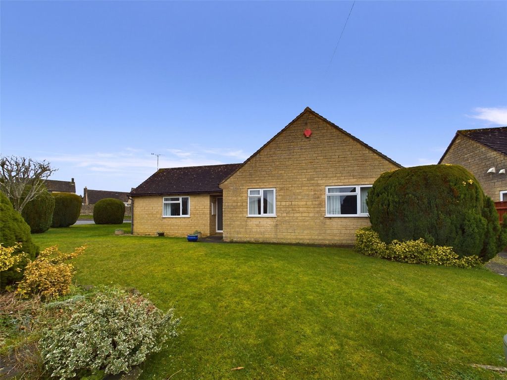 3 bed bungalow for sale in Ferris Court View, Bussage, Stroud, Gloucestershire GL6, £465,000