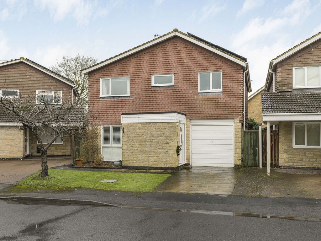 4 bed detached house for sale in Styles Close, Marsh Gibbon OX27, £500,000