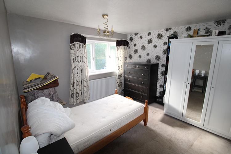 3 bed terraced house for sale in Avon Road, Halesowen B63, £150,000