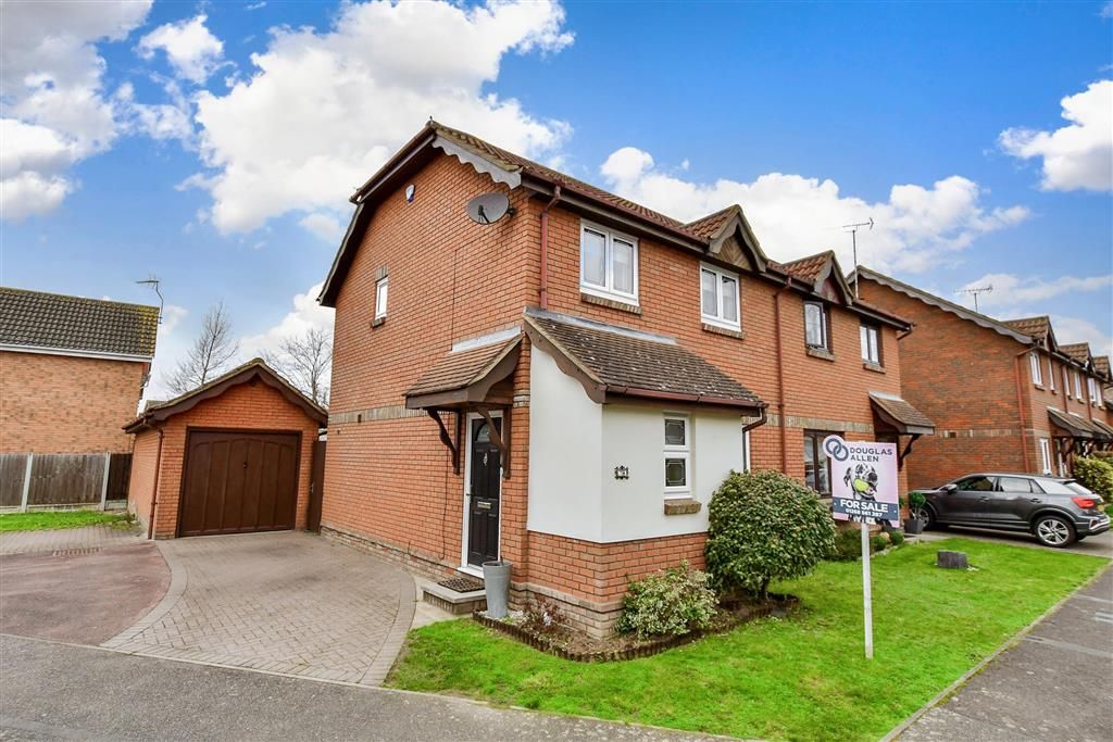 3 bed semi-detached house for sale in Staffa Close, Wickford, Essex SS12, £264,500