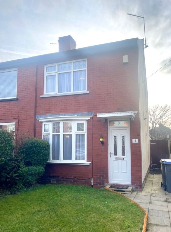 2 bed semi-detached house to rent in Courtfield Avenue, Blackpool, Lancashire FY2, £975 pcm