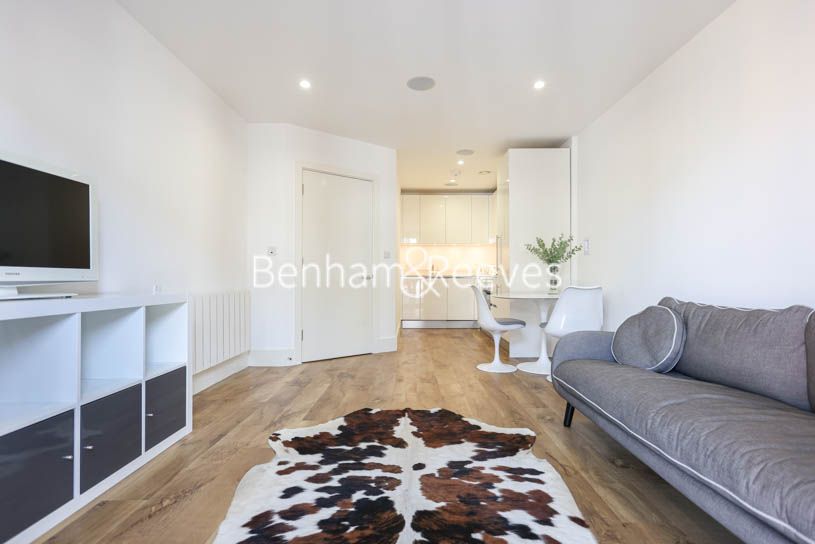1 bed flat to rent in Major Draper Street, Royal Arsenal Riverside SE18, £2,000 pcm