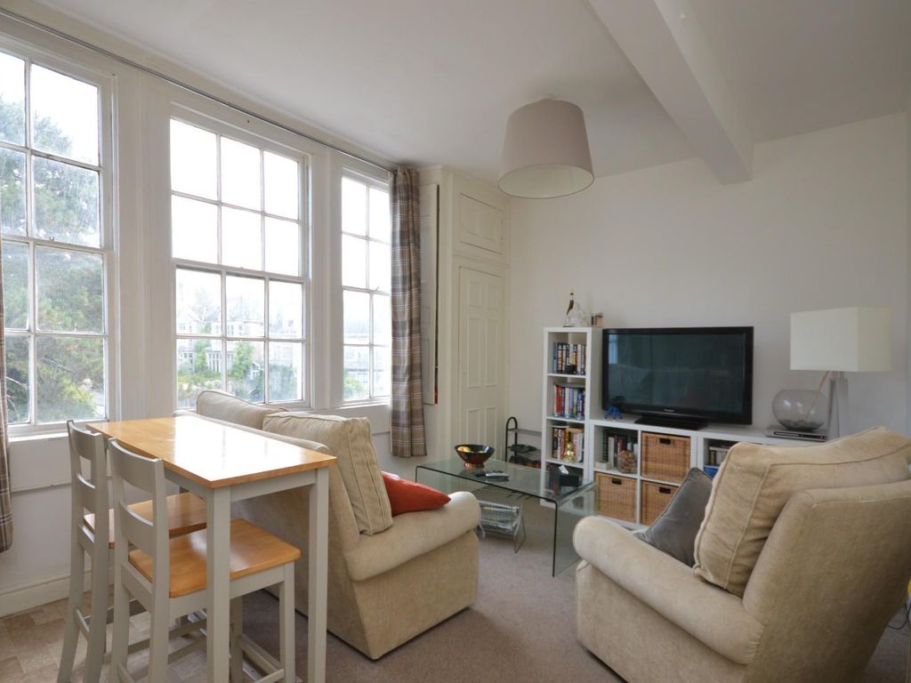 1 bed flat to rent in Second Floor Flat, 9 Albion Place, Bath BA1, £965 pcm