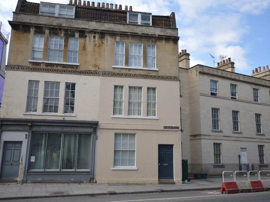 1 bed flat to rent in Second Floor Flat, 9 Albion Place, Bath BA1, £965 pcm