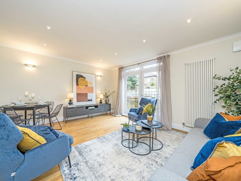 2 bed flat for sale in Englefield Road, London N1, £750,000